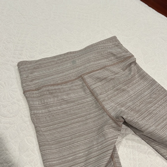 Athletic leggings - Picture 2 of 3